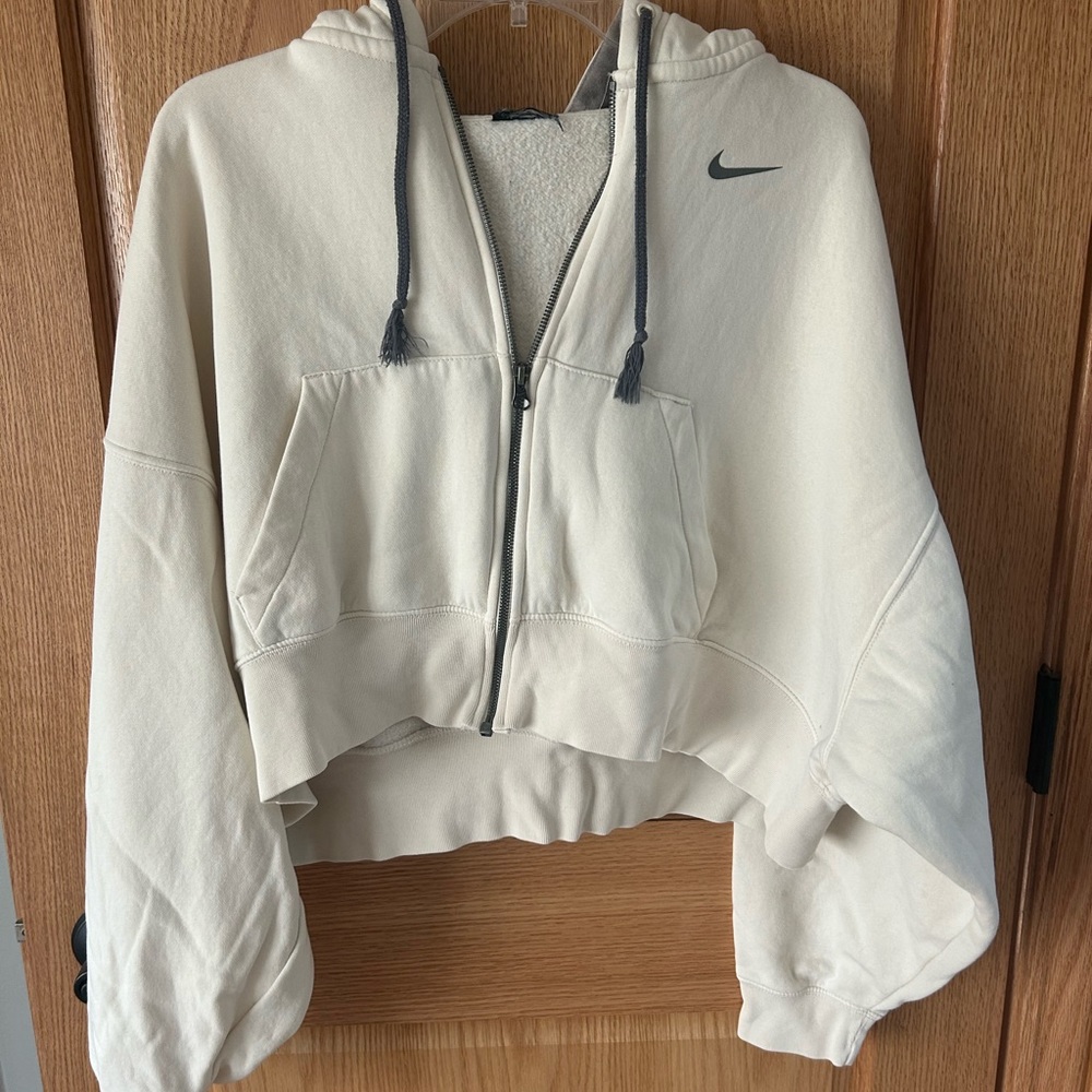 Woman’s Nike tech oversized sweatshirt